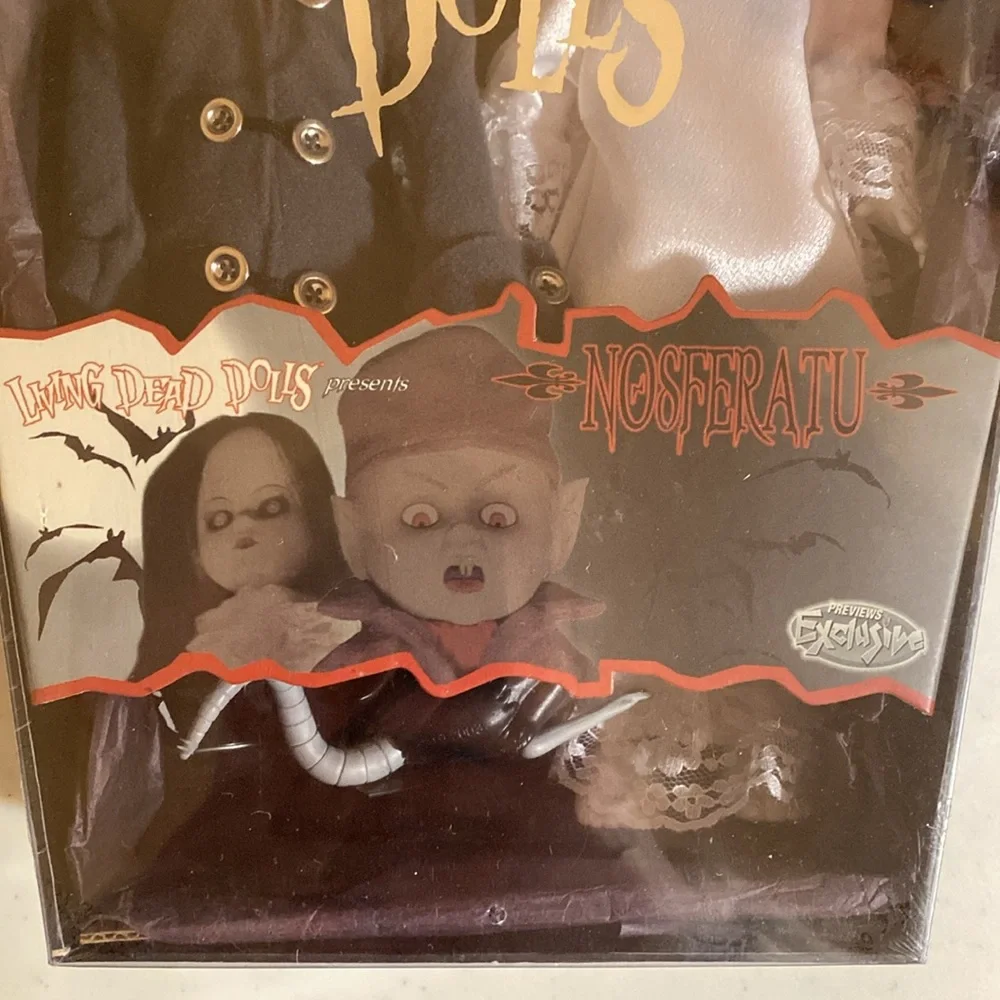 Living Dead Dolls Nosferatu & Victim Vampire